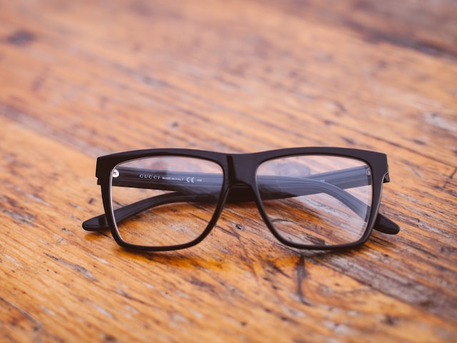 什么是光学眼镜？